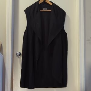 Chic Black Sleeveless Cardigan/Vest